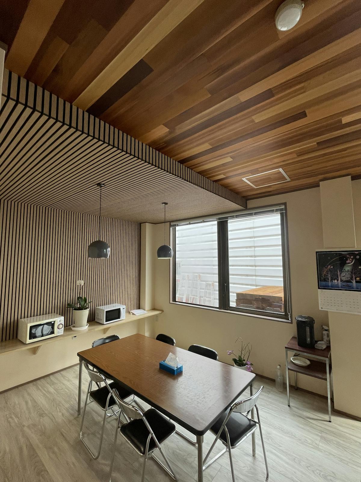 オフィスリフォームの施行事例|レッドシダー