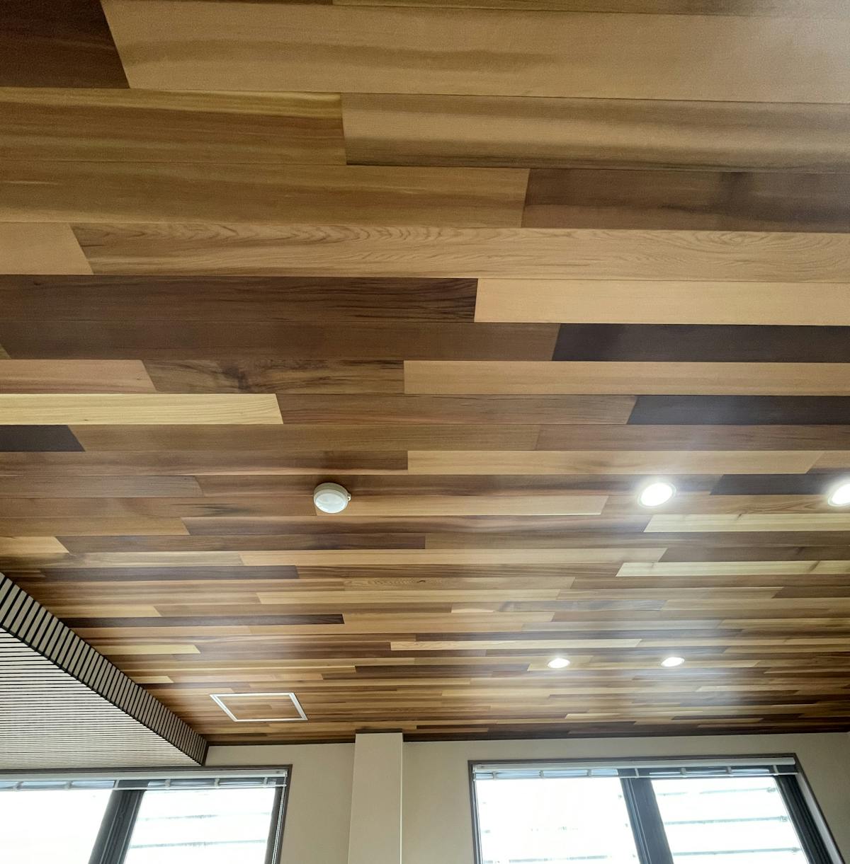 オフィスリフォームの施行事例|レッドシダー