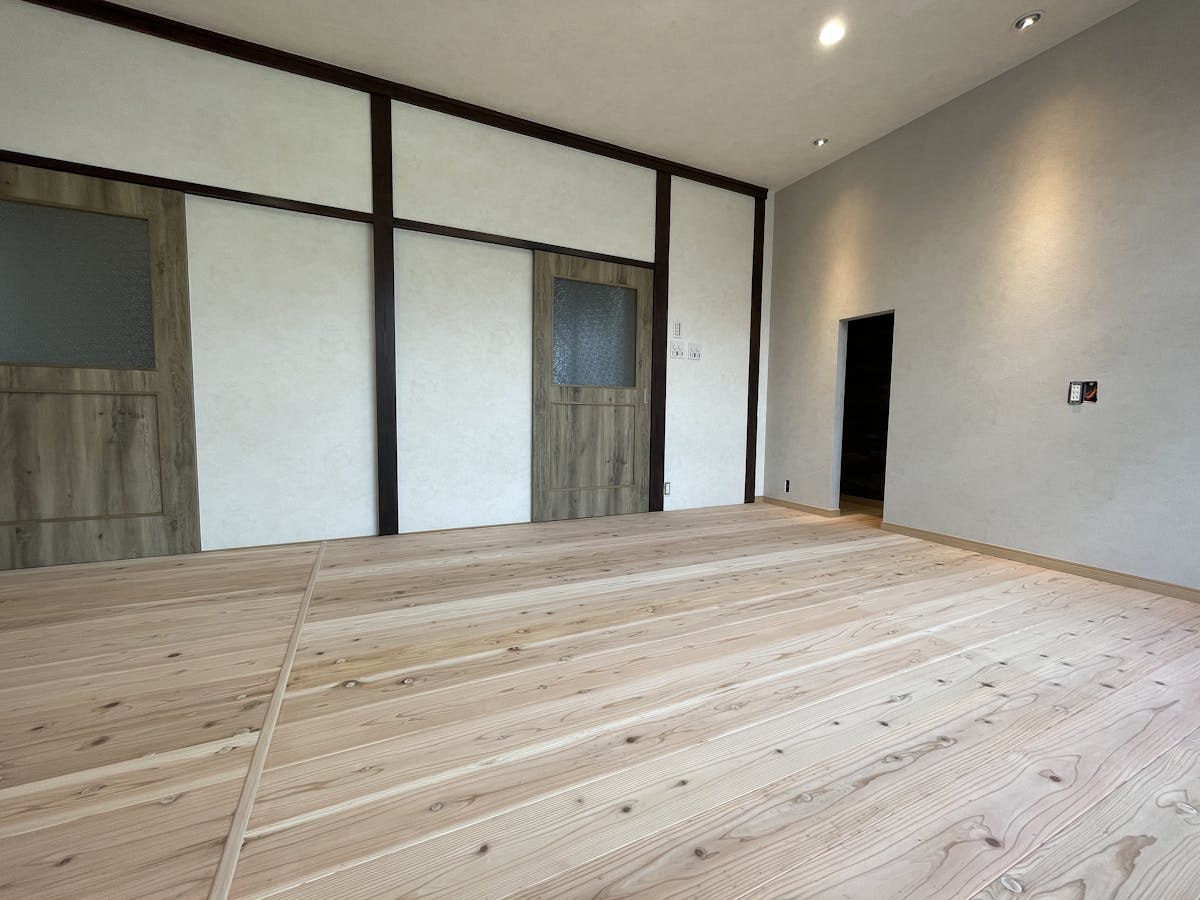平屋の住宅｜杉30㎜無塗装の施工事例