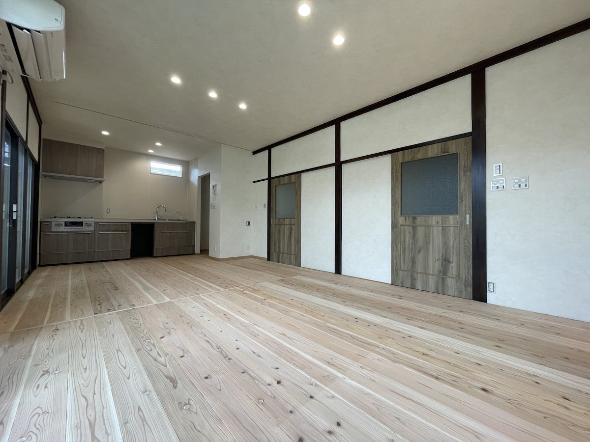 平屋住宅のリフォームの施工事例｜杉30㎜無塗装