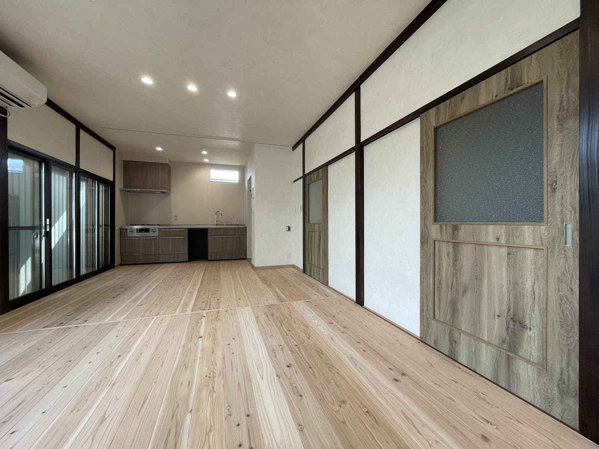 平屋の住宅｜杉30㎜無塗装の施工事例