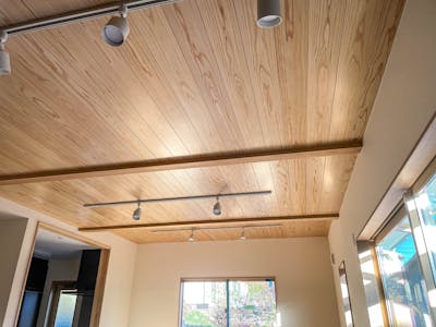 新築一軒家の施工事例|秋田杉 羽目板