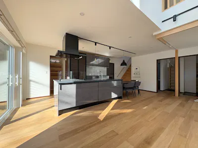 新築一軒家の施工事例｜複合オーク150幅 オイル塗装 セレクト インドネシアチーク75幅 UV塗装 プレミア