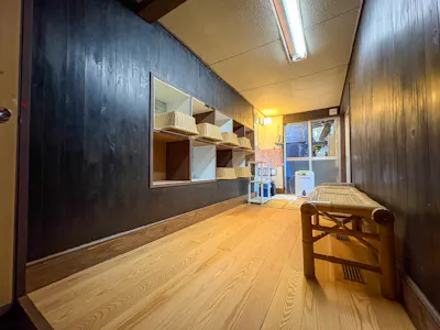 旅館リフォームの施工事例｜東信カラマツ130 無地 オイル