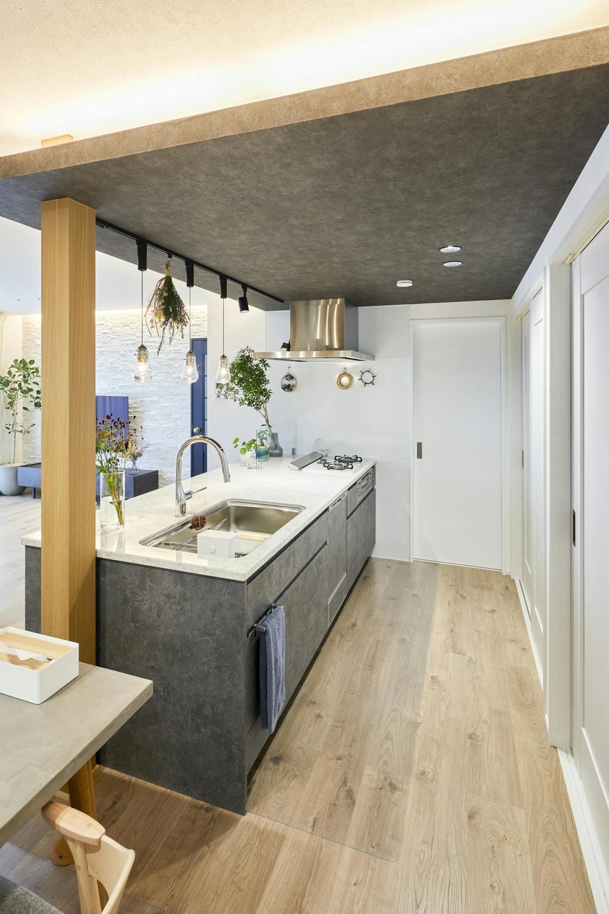 ラミネートフローリングKRONOTEX|MAMMUT D3081キッチン周りの施工事例