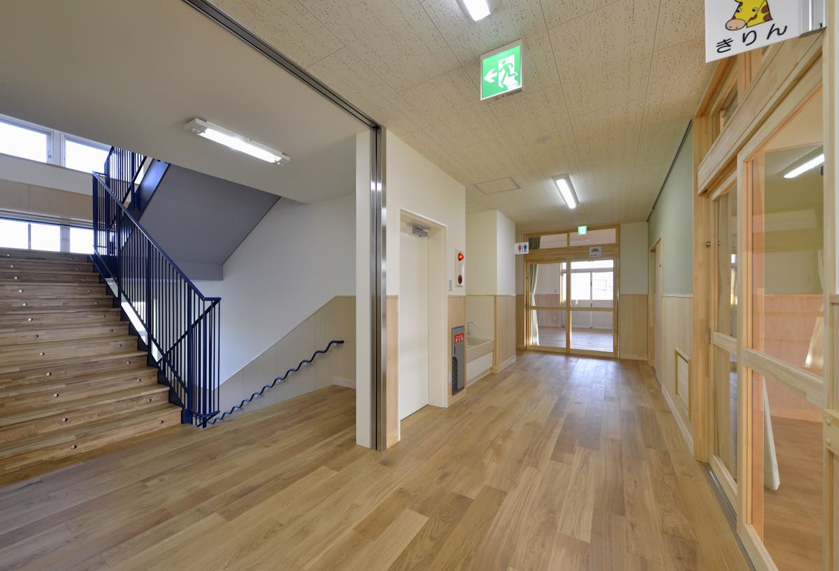 某保育園の施工事例|オーク三層フローリング