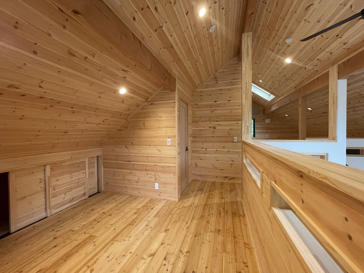 レッドパインフローリング