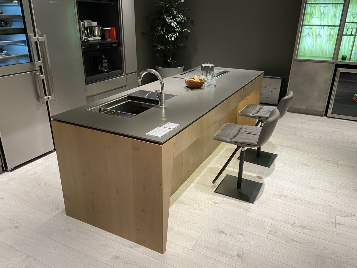 システムキッチン フローリング