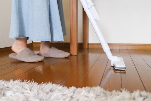 床の掃除機掛け